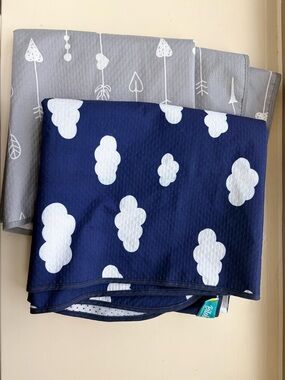 Navy Cloud Print and Grey arrow print splash mat set